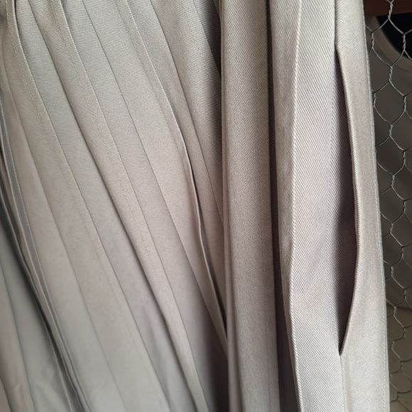 Tibi Oliver cotton pintuck skirt in moon grey, size 10, NWT $175 - Picture 3 of 9